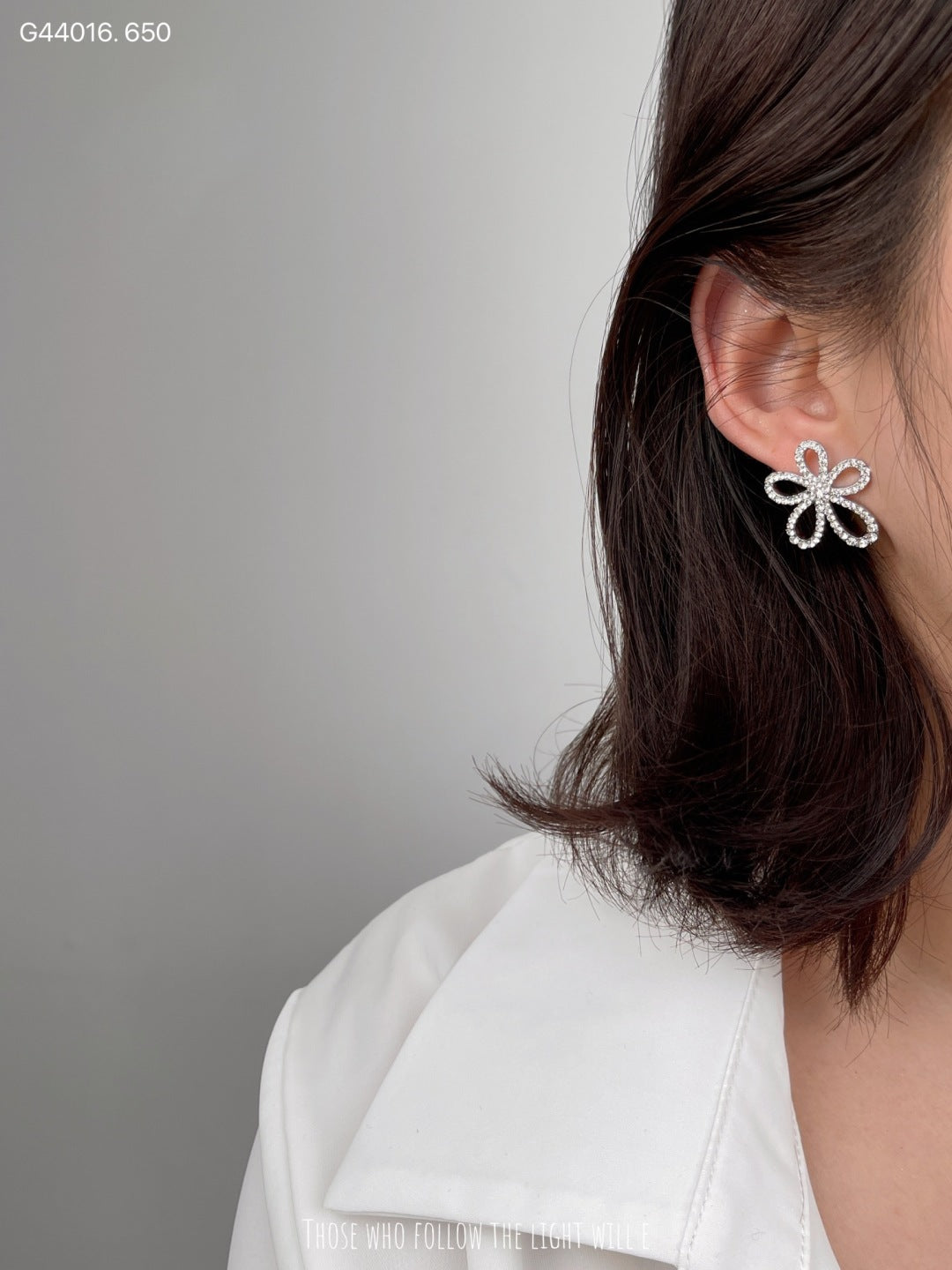 Hollow petal earrings
