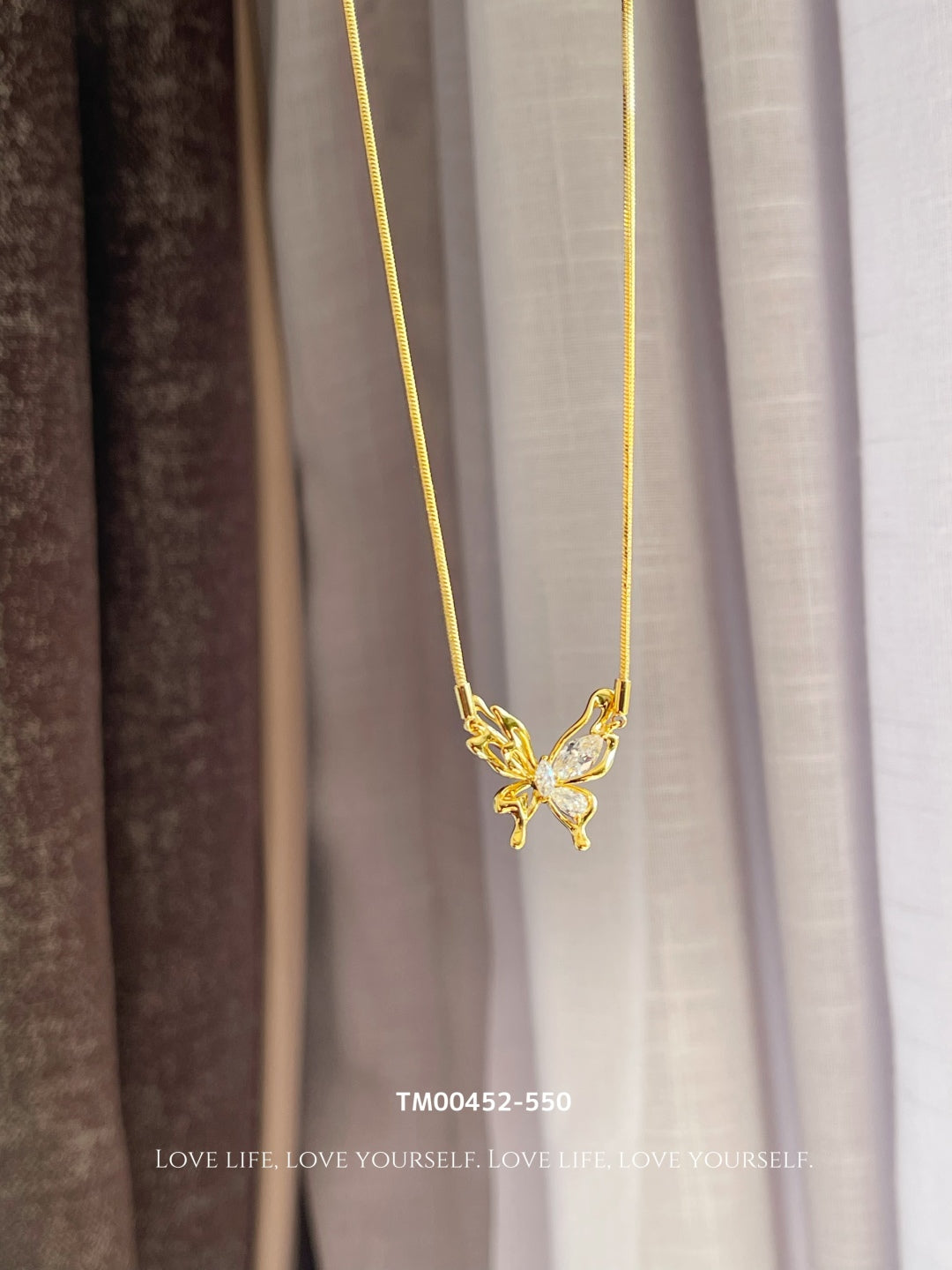 Bow necklace