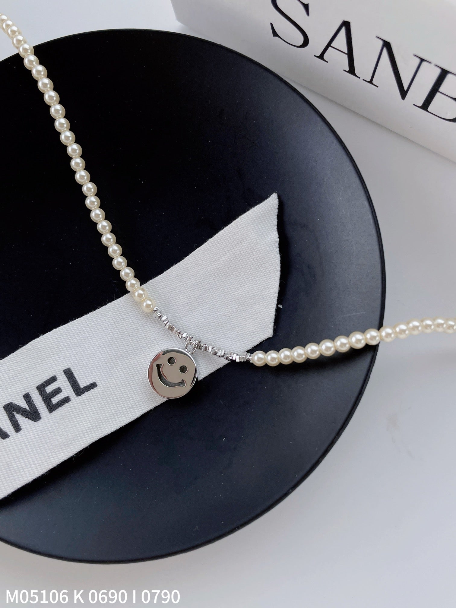 Elegant Pearl Choker with Smiley Face Pendant