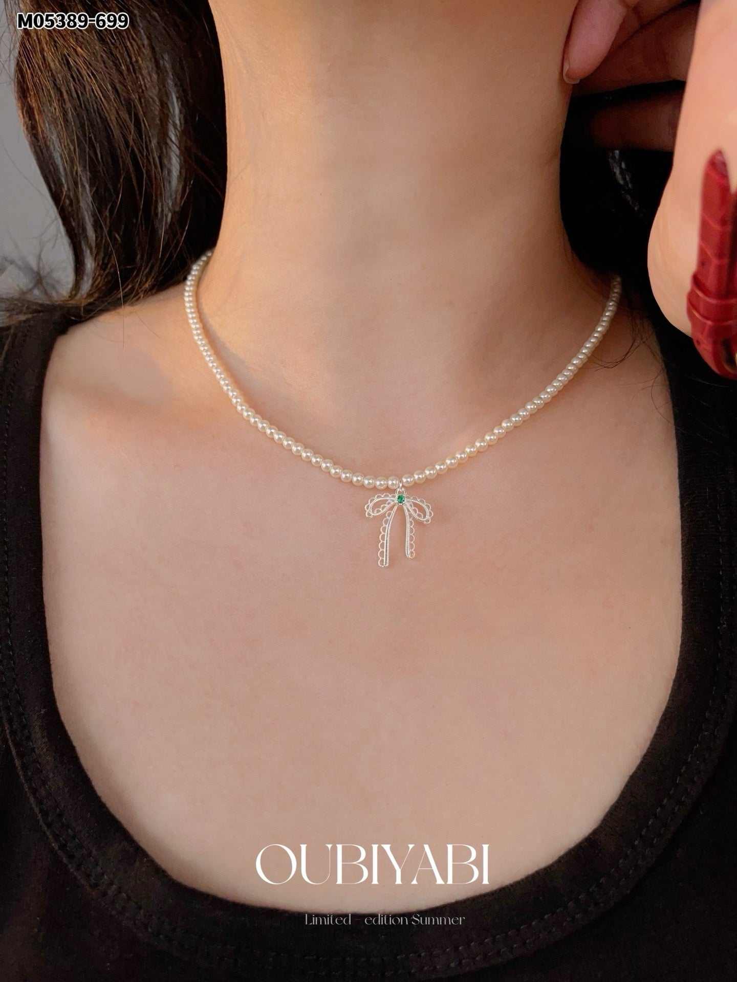 Elegant pearl design with a gold bowknot