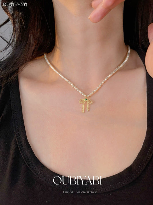 Elegant pearl design with a gold bowknot