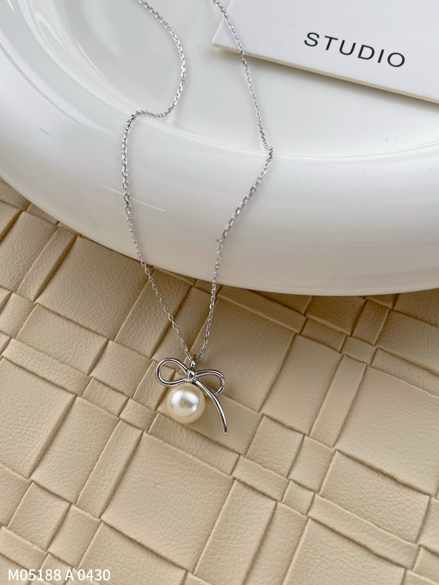 Minimalist Bow & Pearl Pendant Necklace 