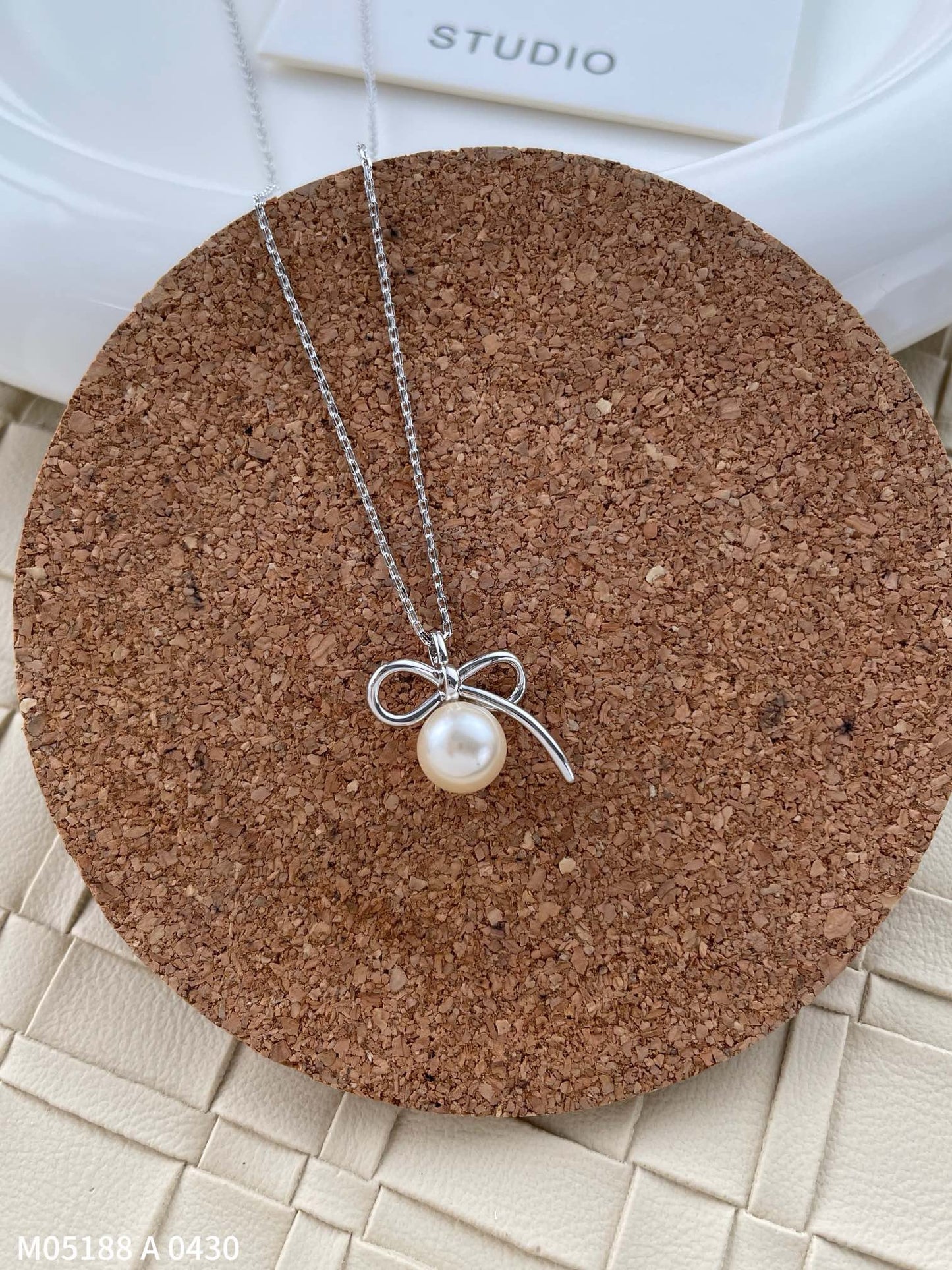 Minimalist Bow & Pearl Pendant Necklace 