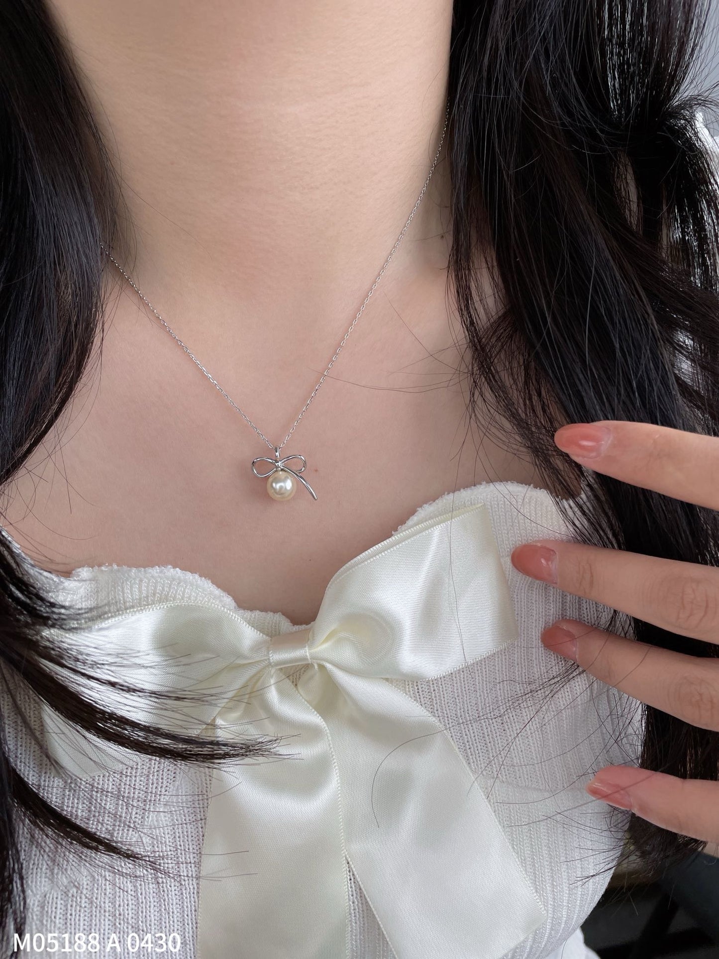 Minimalist Bow & Pearl Pendant Necklace 