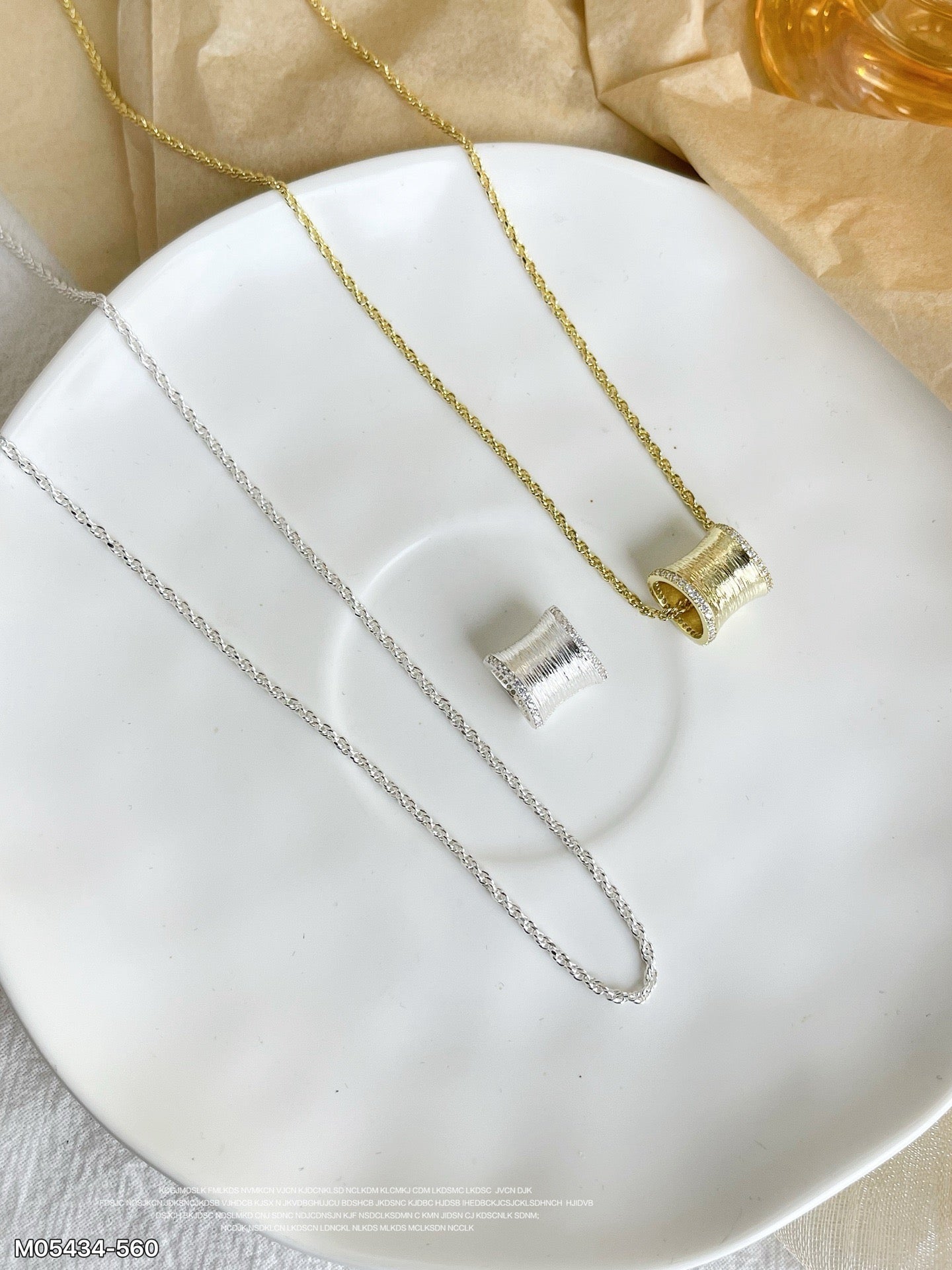 Spool pendant necklace