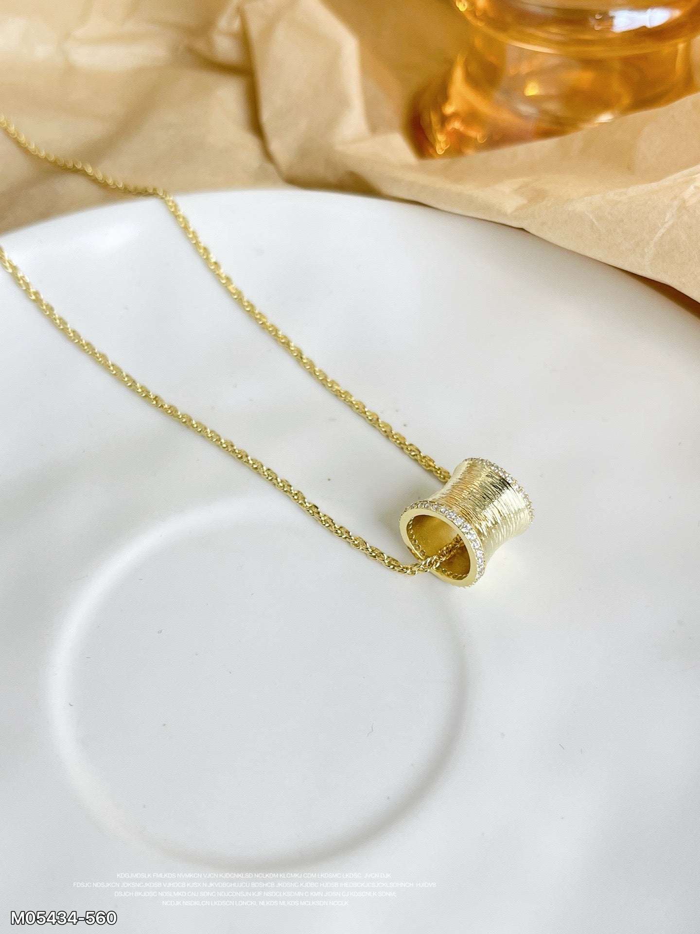 Spool pendant necklace