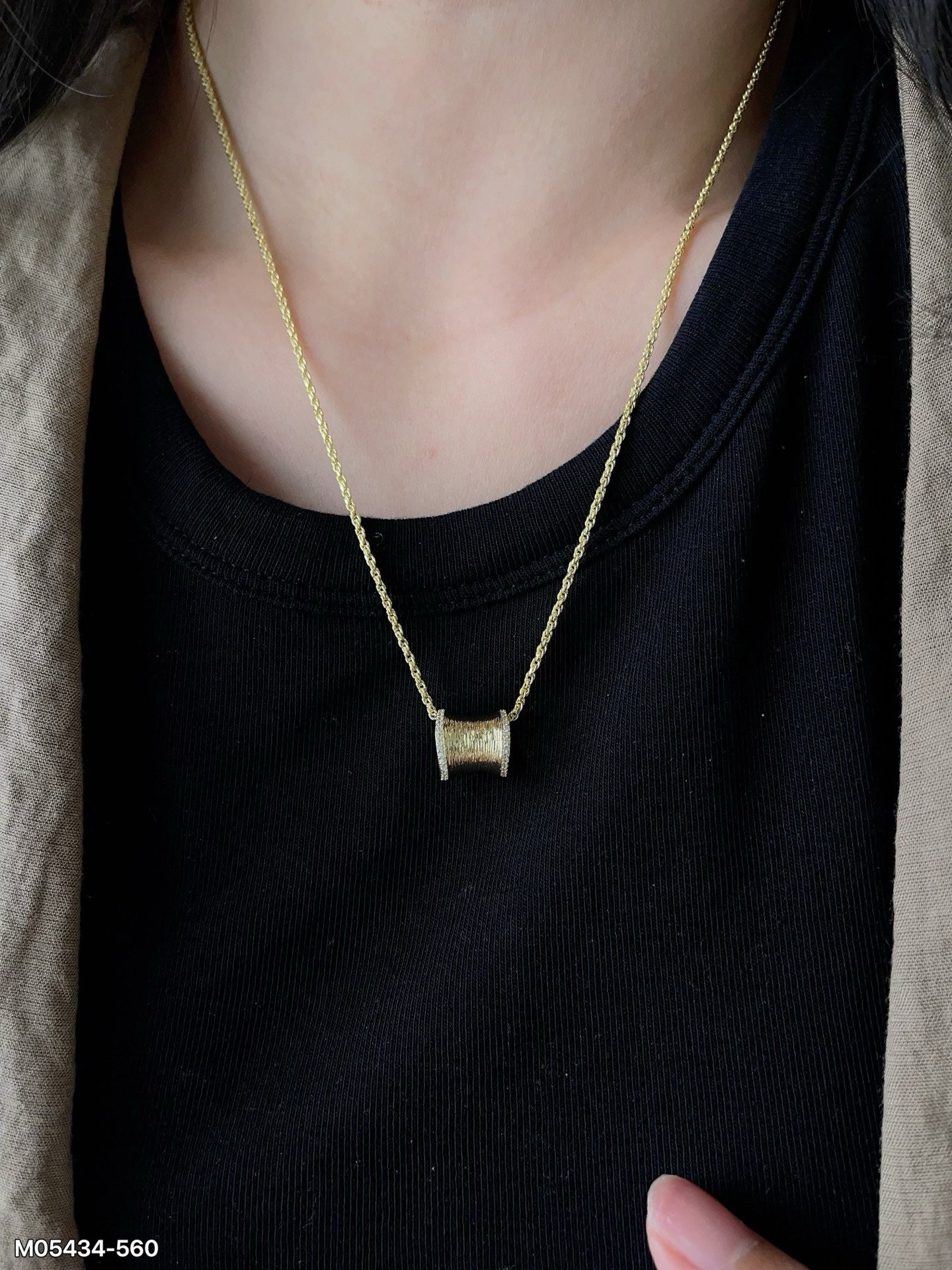Spool pendant necklace
