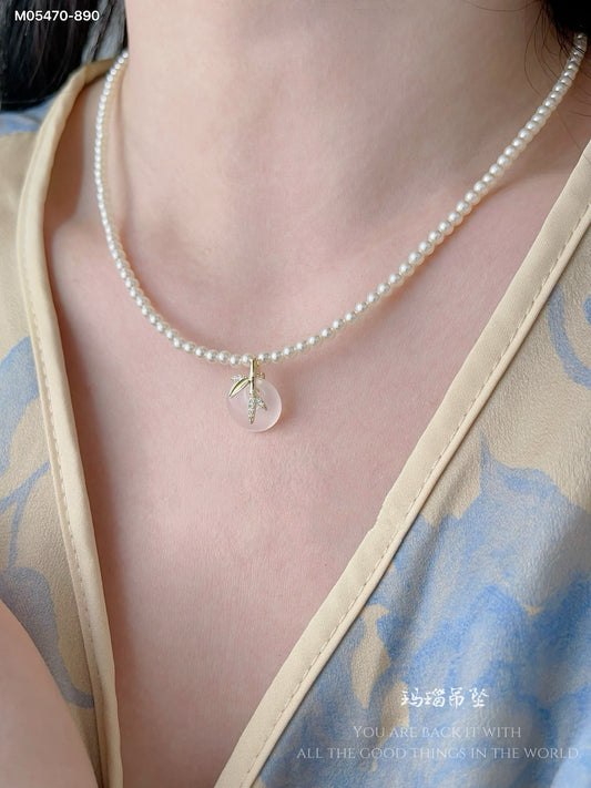Silver Leaf Pendant Pearl Necklace