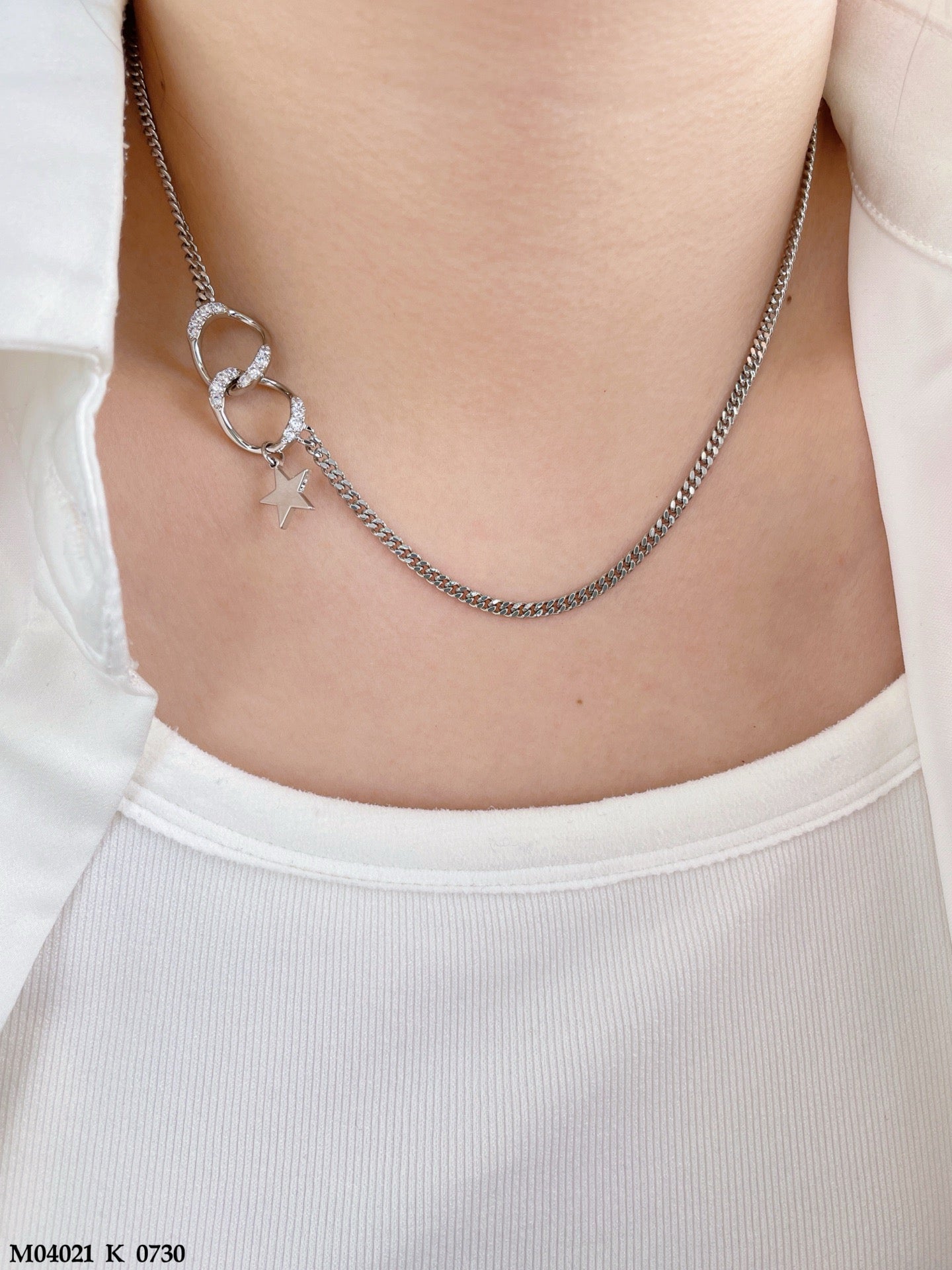 Elegant star pendant necklace for women