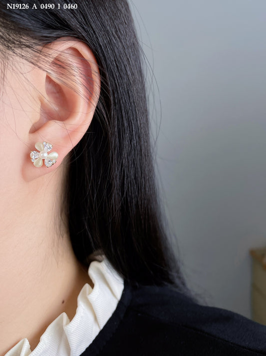 Artificial pearl flower ear needle
