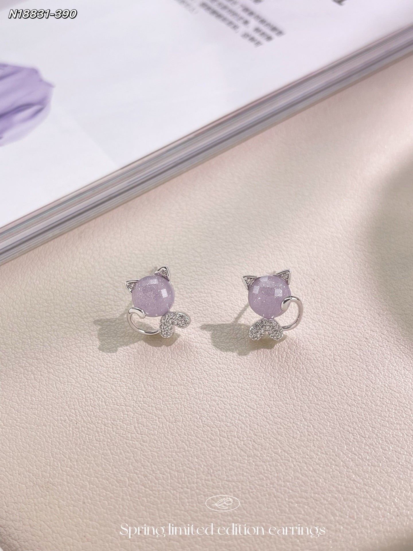 Resin cat ear needles