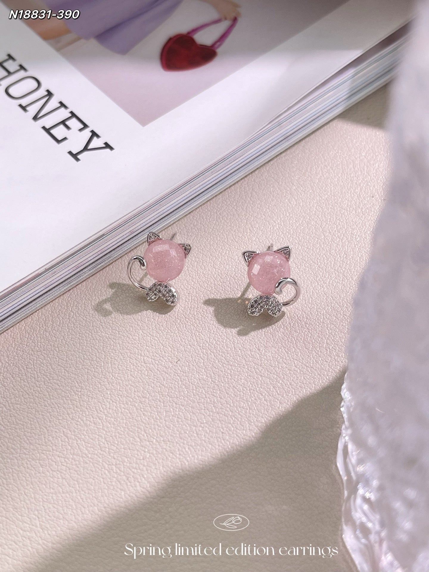Resin cat ear needles