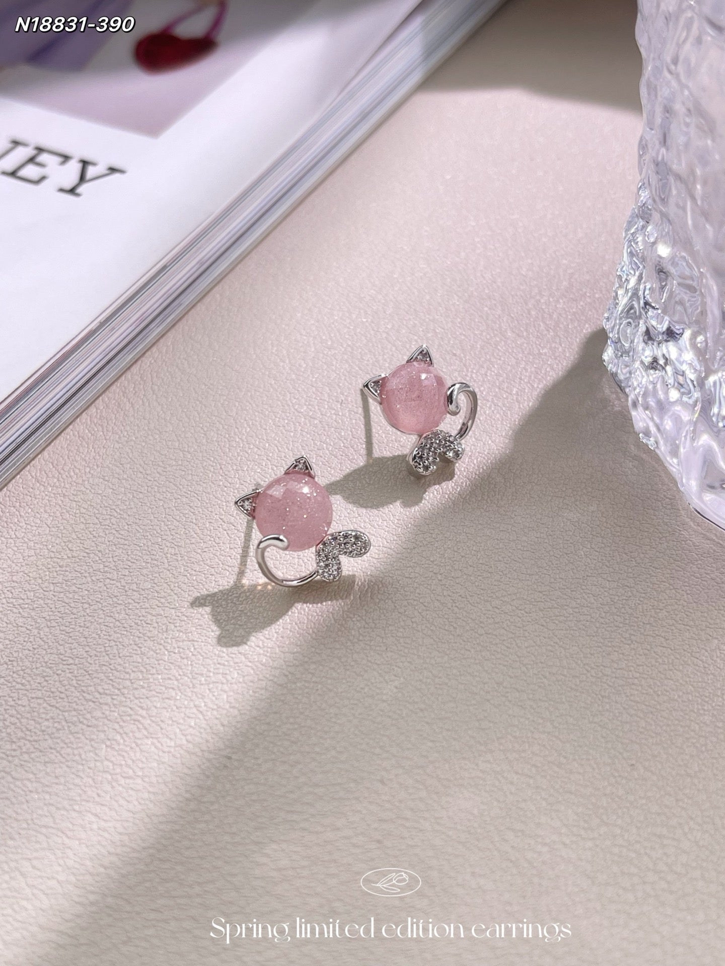 Resin cat ear needles