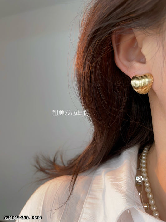 Sweet Retro Heart Stud Earrings