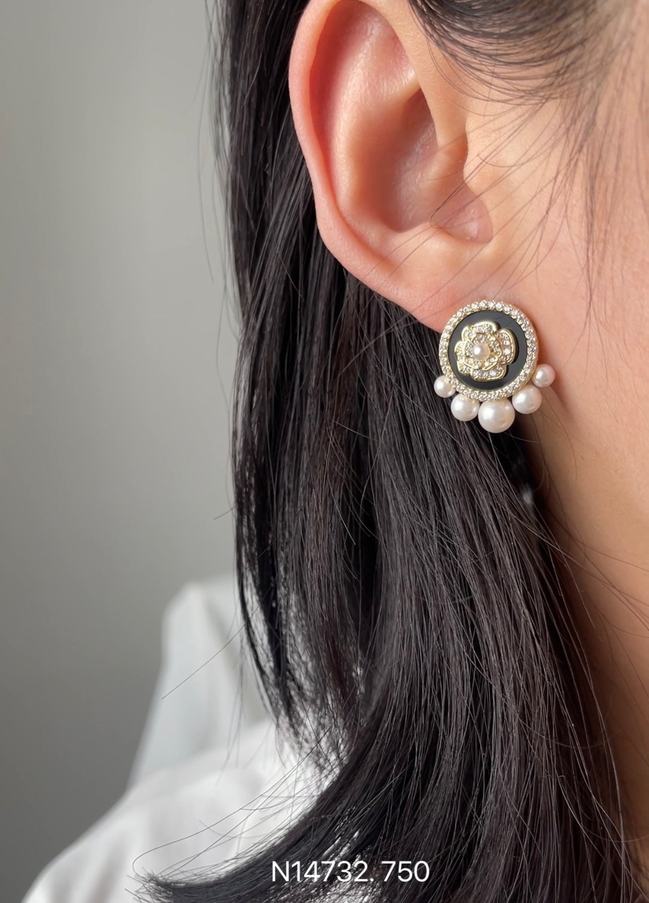 Glamorous round floral earrings with dangling faux pearls