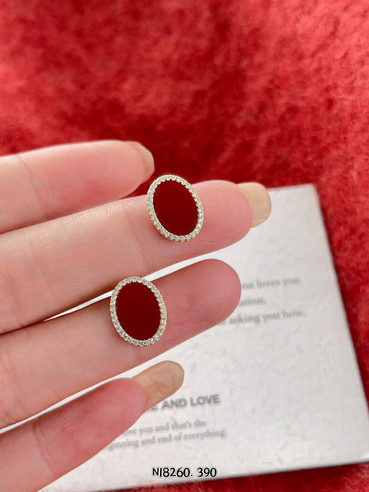 Elegant oval earrings for daily or formal wear