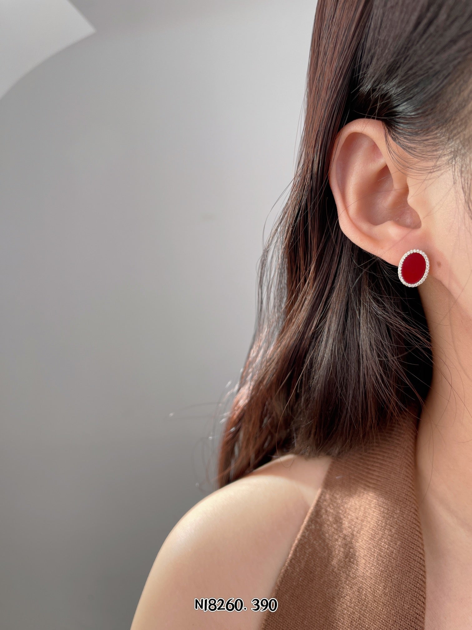 Elegant oval earrings for daily or formal wear