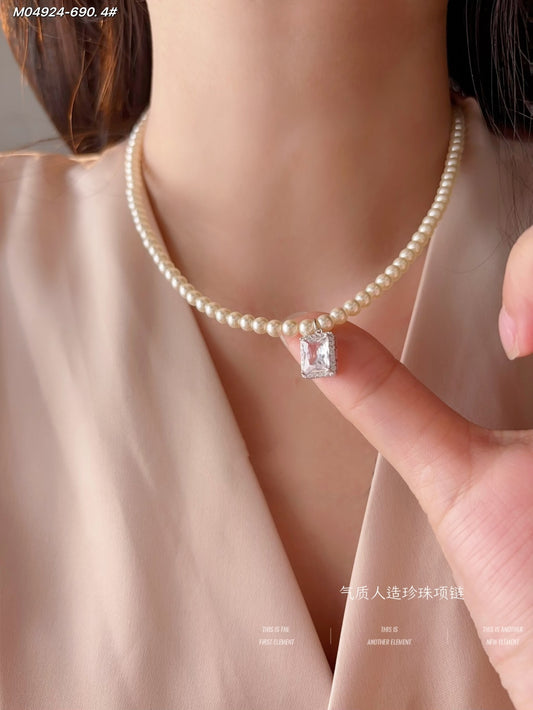 Artificial pearl necklace