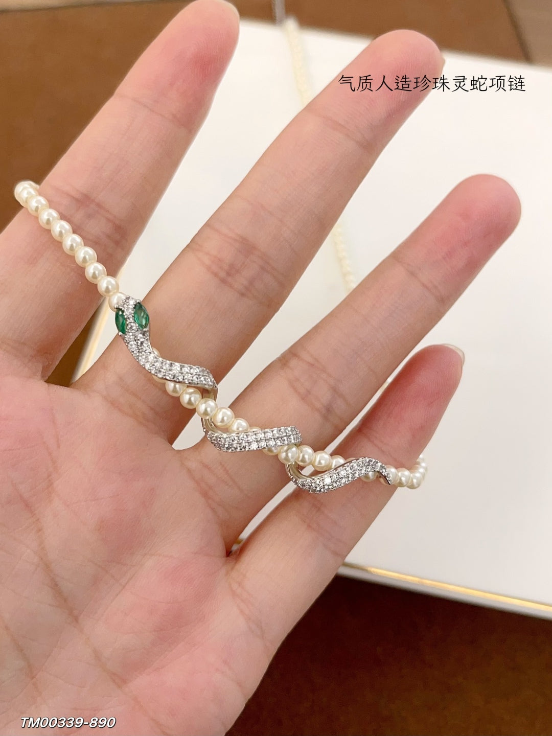 Artificial pearl snake necklace