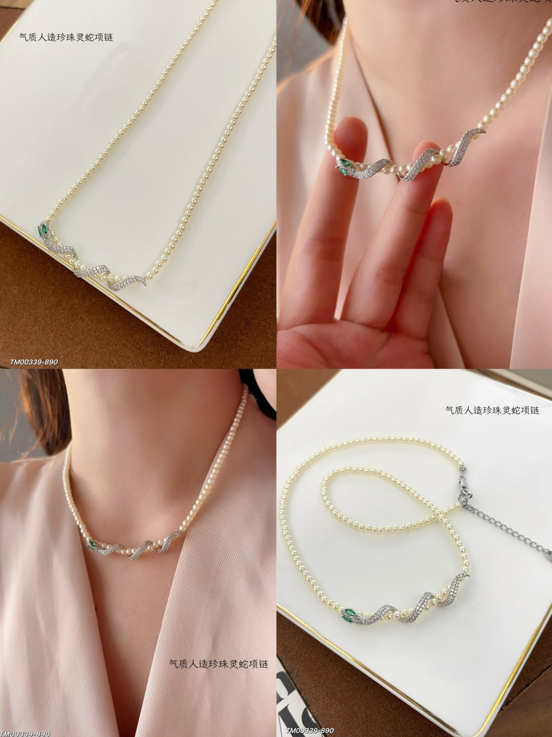 Artificial pearl snake necklace