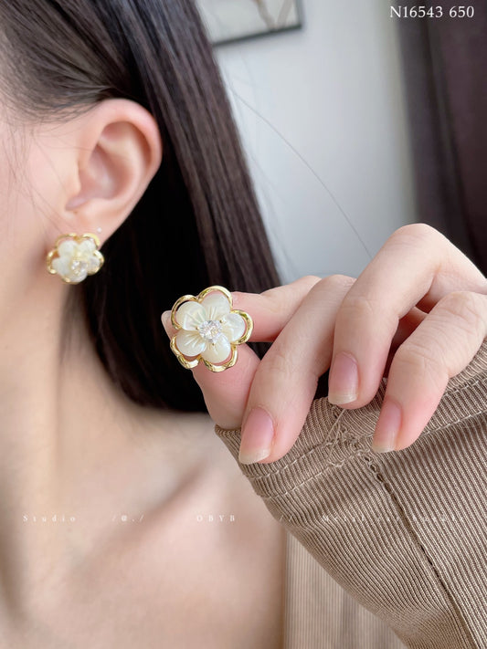 Flower earrings