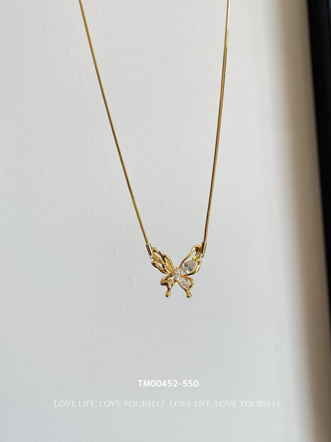 Bow necklace