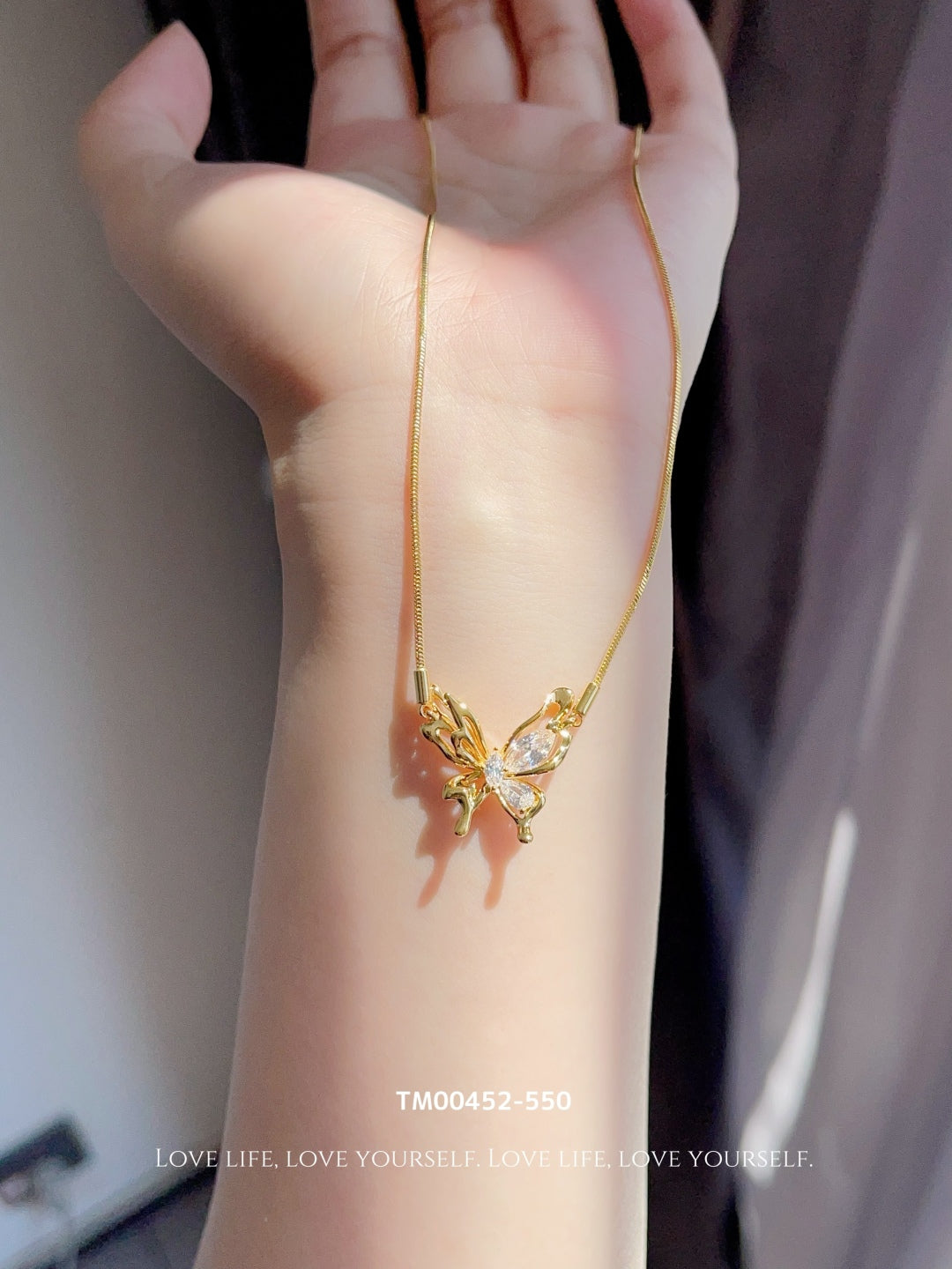 Bow necklace