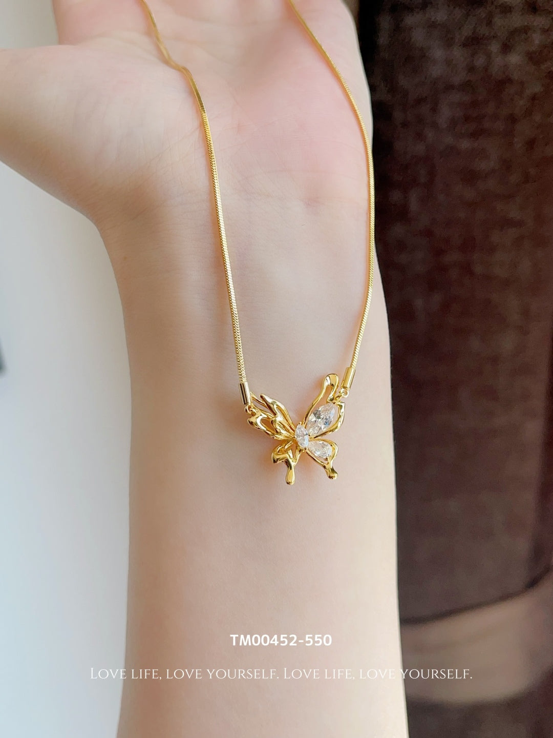 Bow necklace