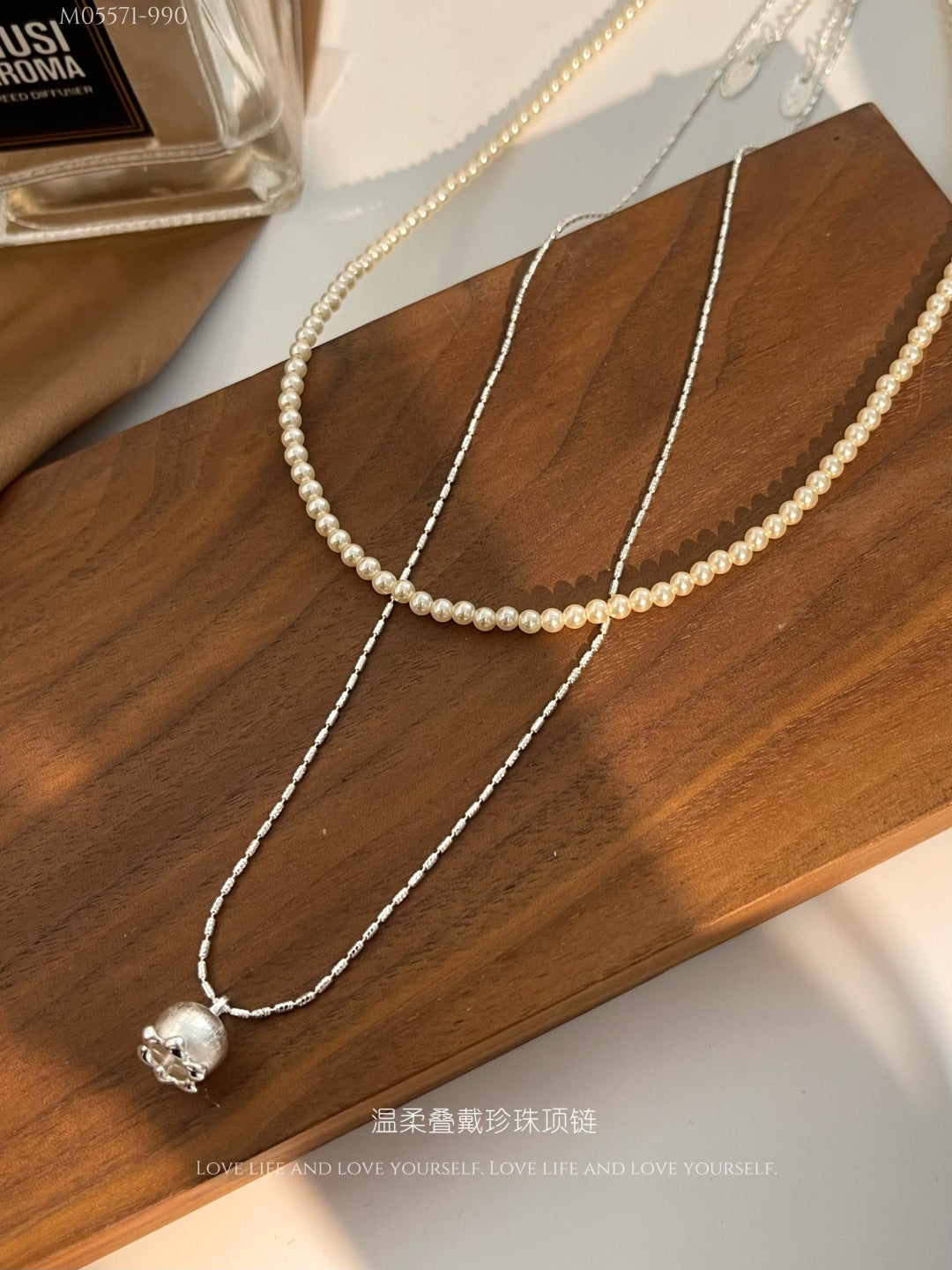 Gentle stacking pearl necklace
