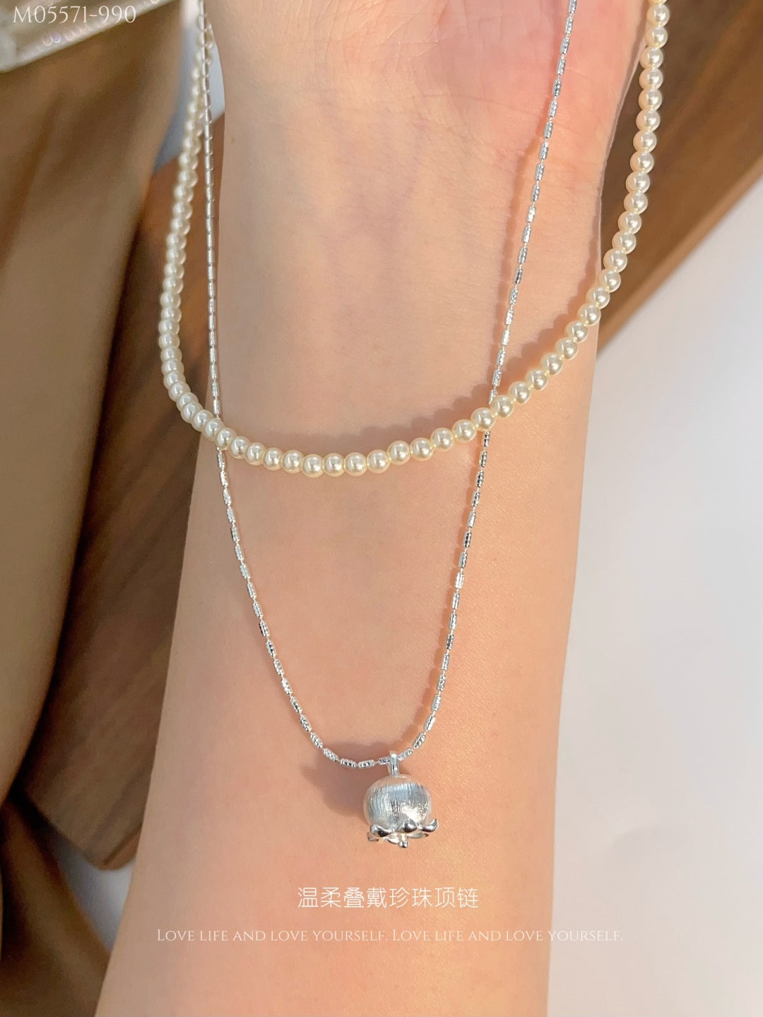 Gentle stacking pearl necklace