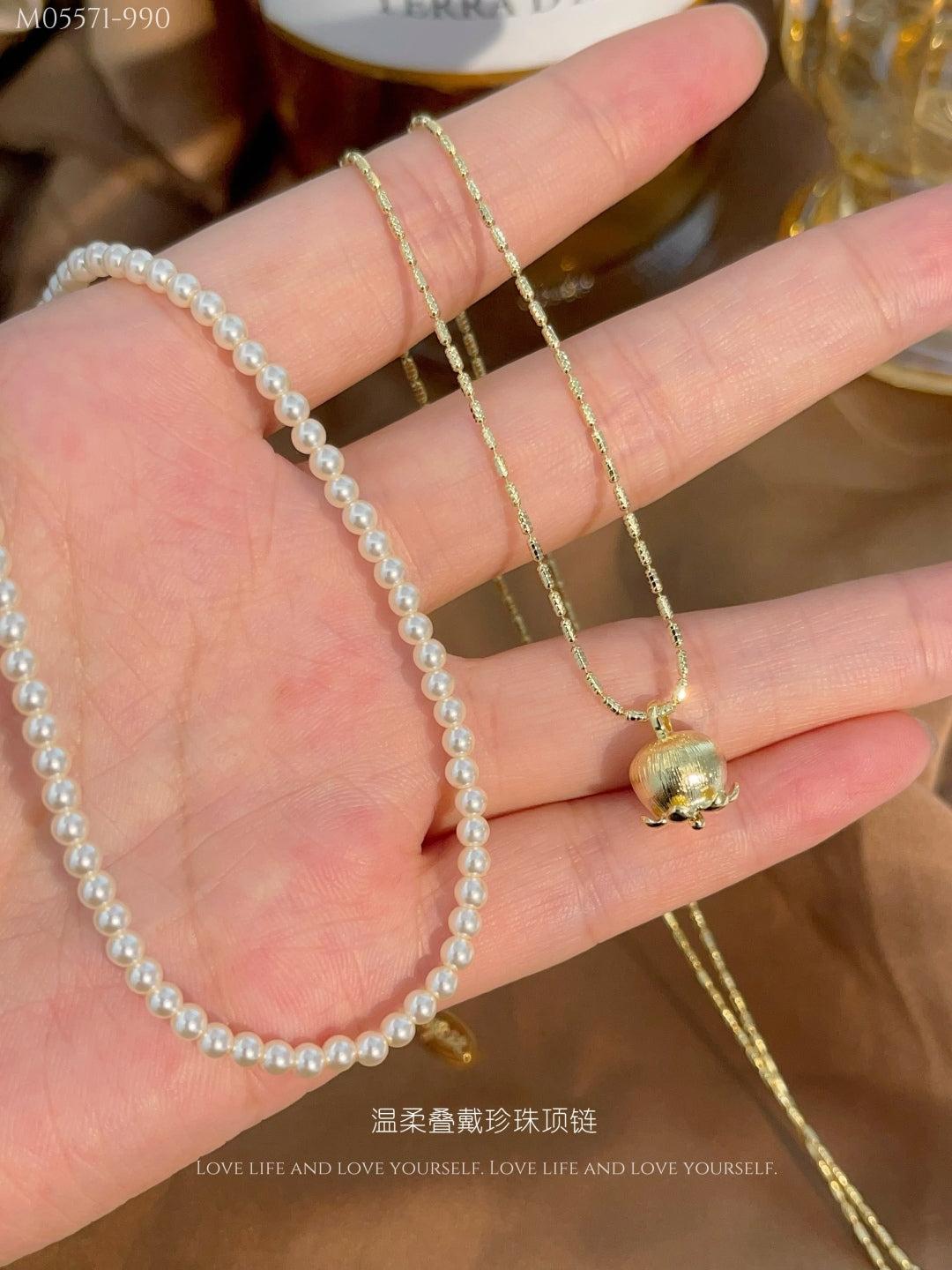 Gentle stacking pearl necklace