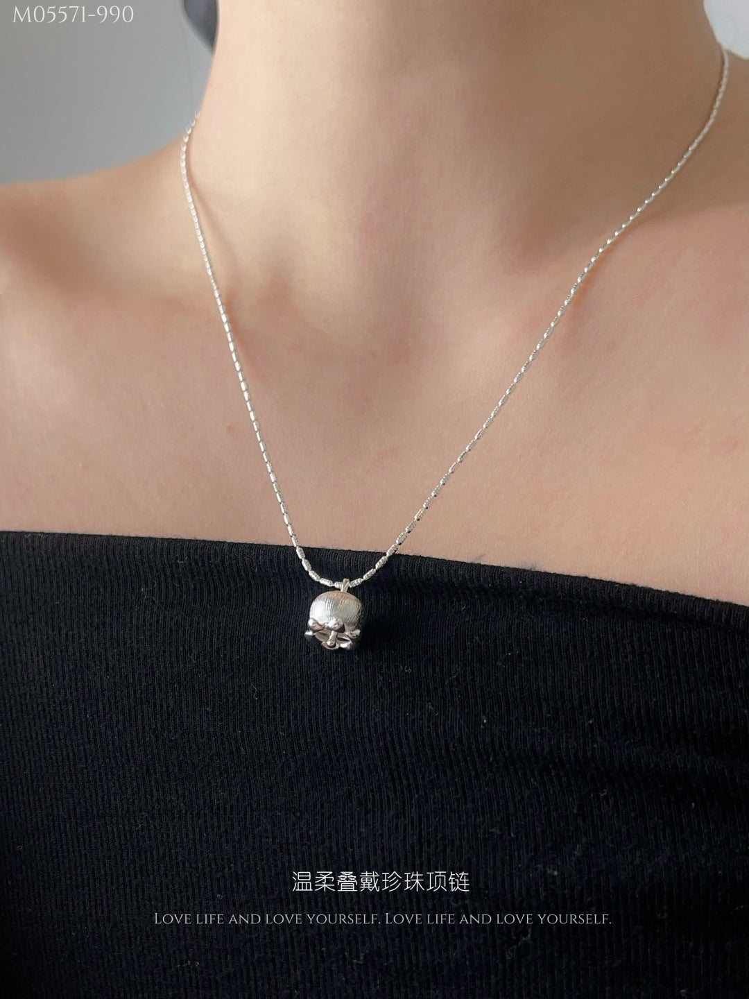 Gentle stacking pearl necklace