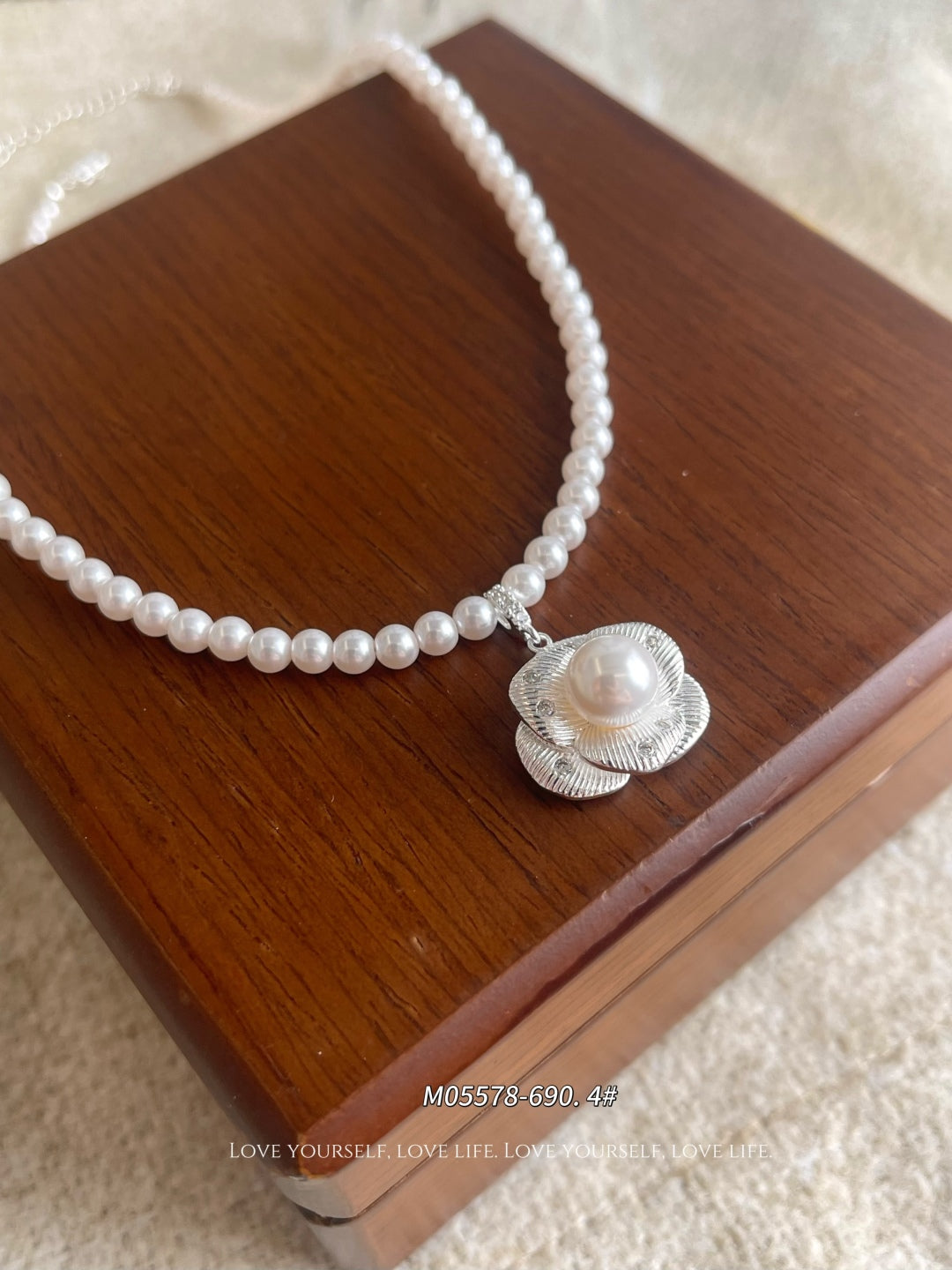 Flower Pearl Necklace