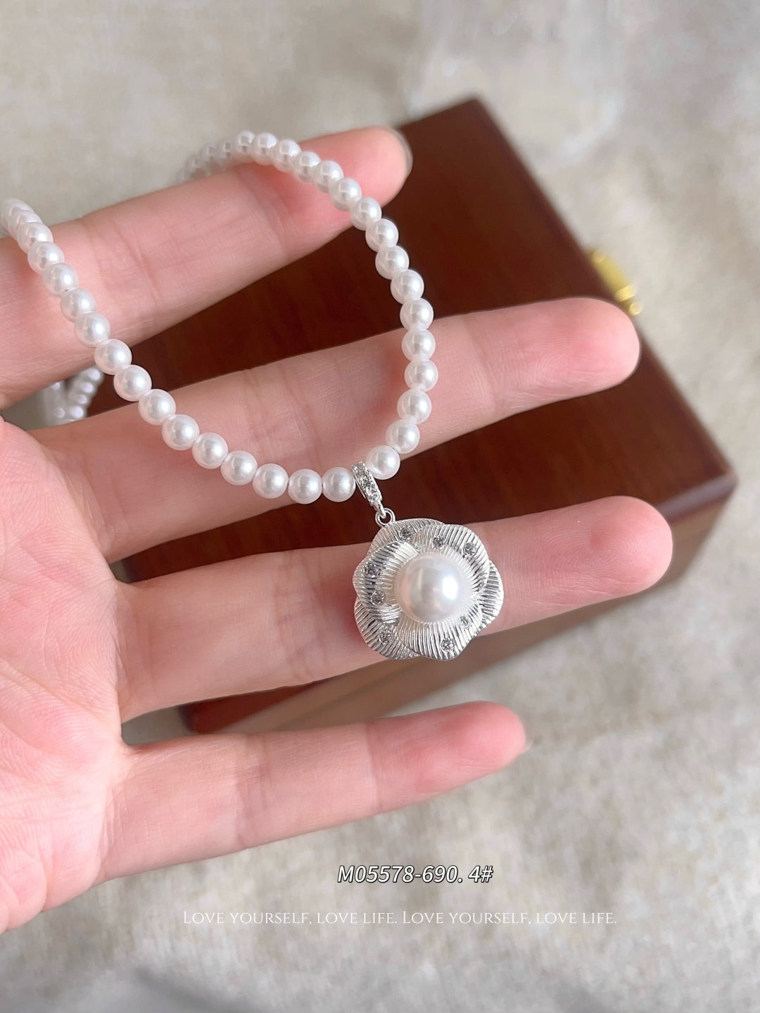 Flower Pearl Necklace