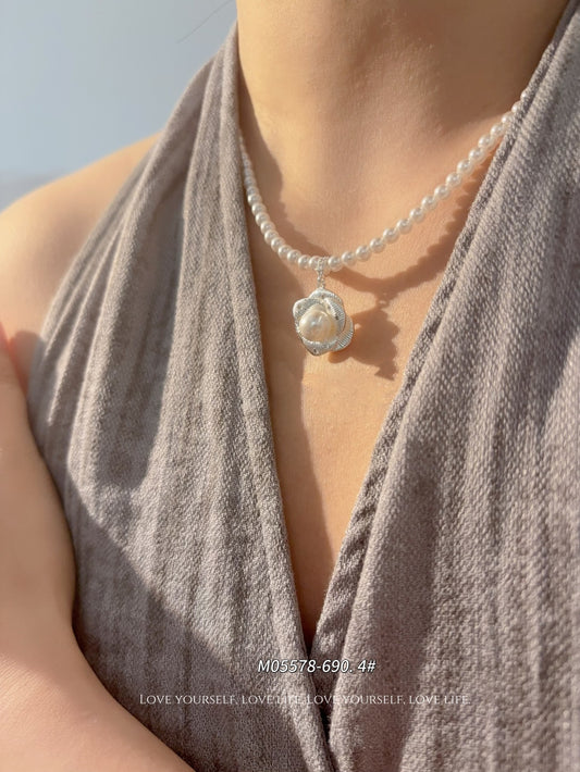 Flower Pearl Necklace