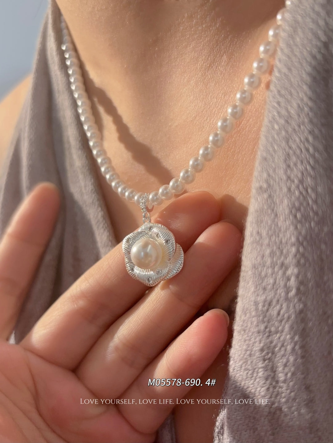 Flower Pearl Necklace